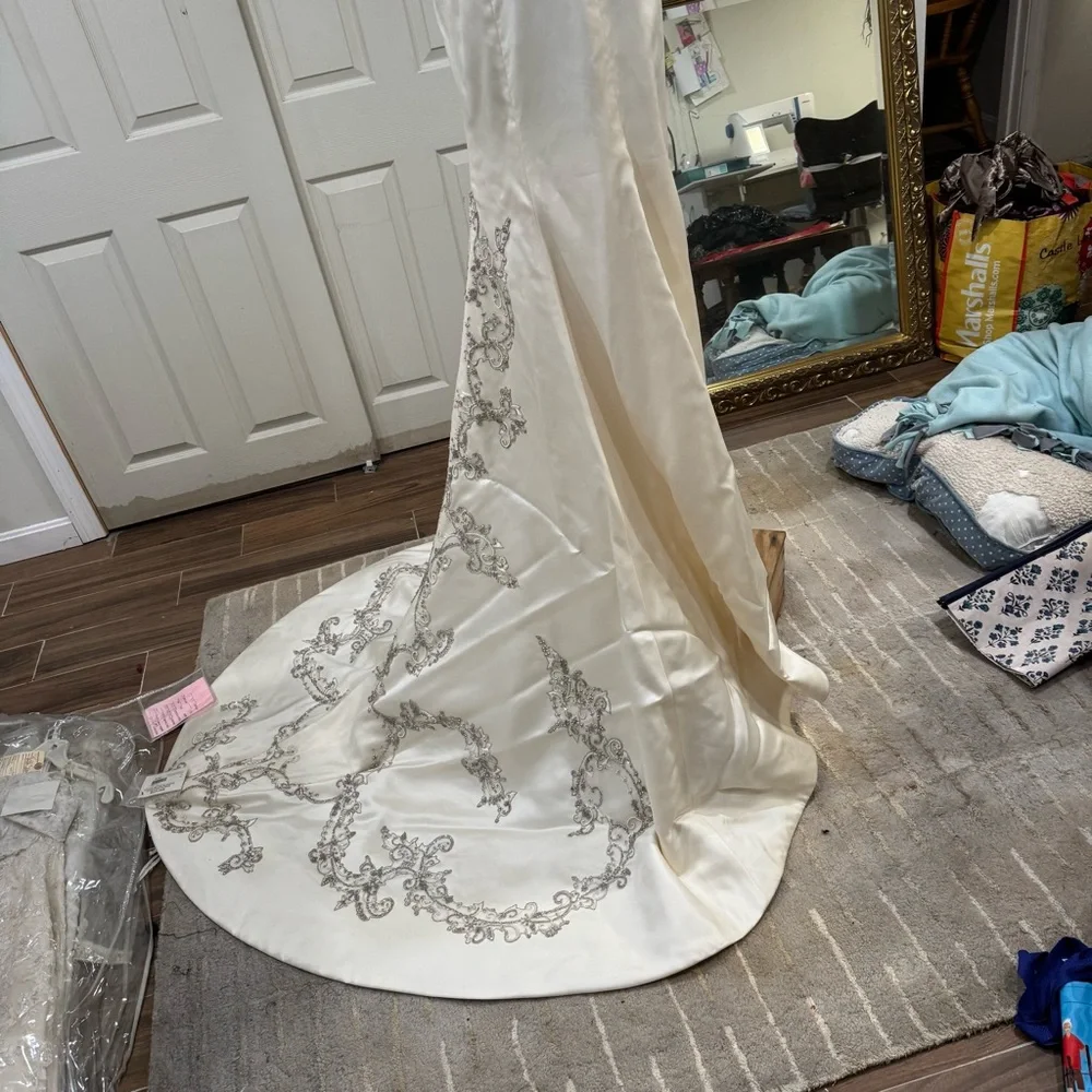 Strapless 100% Silk, Beaded Wedding Dress - Picture 4 of 7